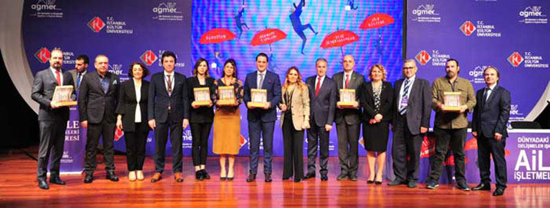 İstanbul Kültür Üniversitesi Mütevelli Heyet Başkanı Bahar Akıngüç Günver, Rektörümüz Prof. Dr. Erhan Güzel ve Rektör Yardımcımız Prof. Dr. Nihal Sarıer'in de aralarında bulunduğu 8. Aile İşletmeleri Kongresi'nde plaketler takdim edildi.