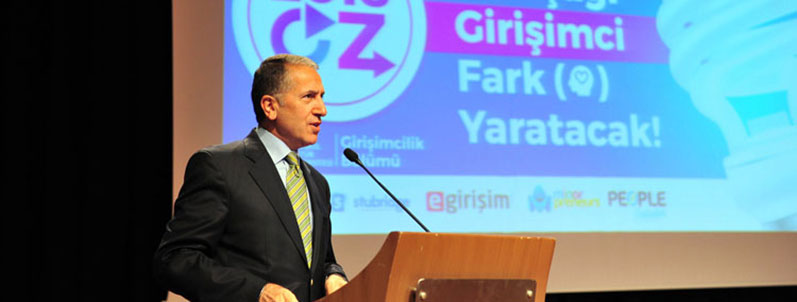 İstanbul Kültür Üniversitesi Rektörü Prof. Dr. Erhan Güzel'in Girişimci Z Kuşağı Konferansı'ndaki konuşmasından bir kare