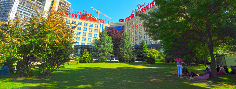 İstanbul Kültür Üniversitesi Ataköy yerleşkesinin bahar aylarında çekilmiş fotoğrafı