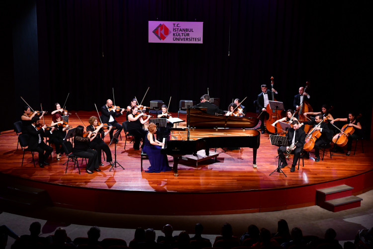 Hacettepe Üniversitesi Senfoni Orkestrası Sanatseverleri Büyüledi