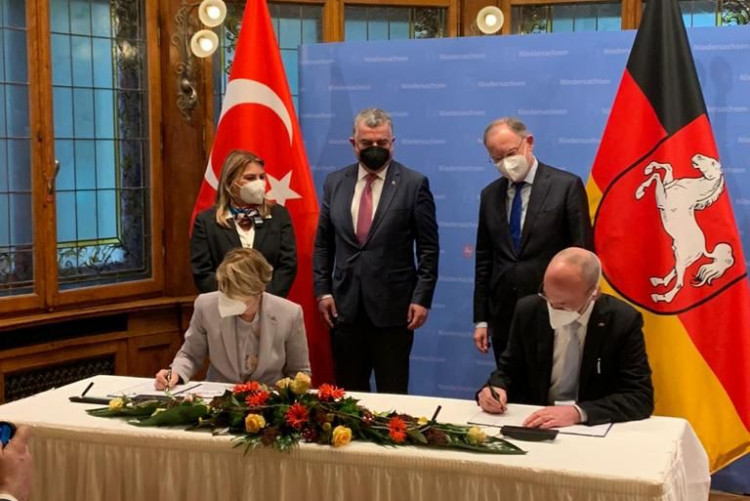T.C. İstanbul Kültür Üniversitesi ve Deutsche Management Akademie Niedersachsen (DMAN) İş Gücü Sözleşmesi Törenle İmzalandı