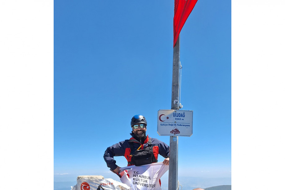 Doç. Dr. Artür Yetvart Mumcu