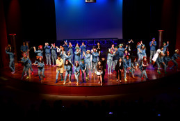 “Çılgın Dünya” Oyunu İKÜ Tiyatro Kulübü Tarafından Sahneye Taşındı
